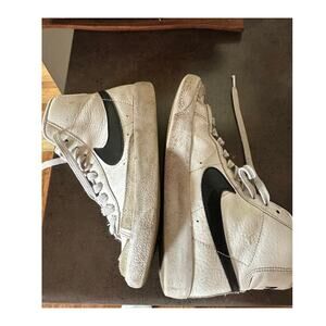 Nike Blazer Mid 77 Vintage White Black Sneakers size 4y